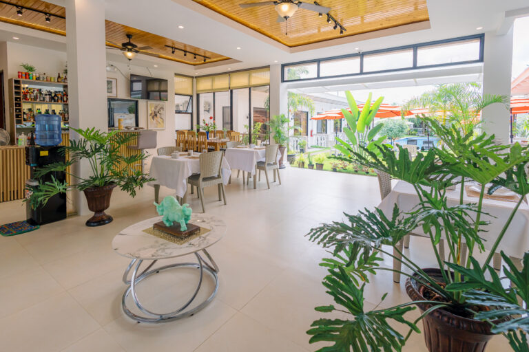 beautiful dining room EL Westensee Resort