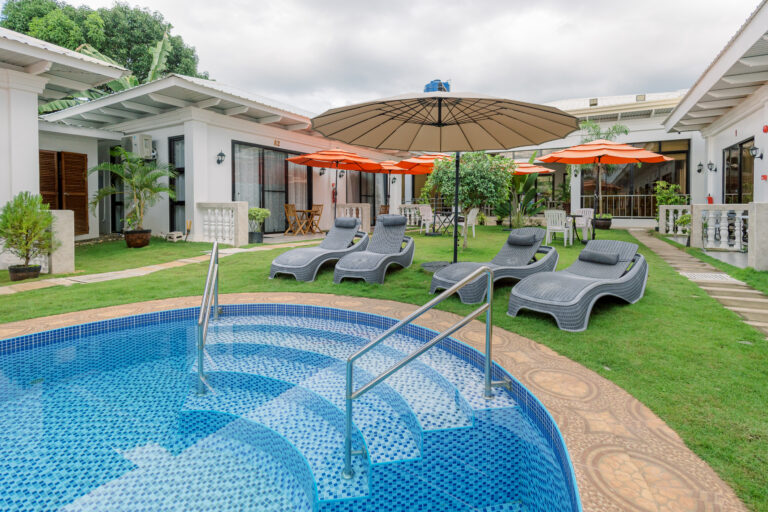 relaxing Pool beach lounger